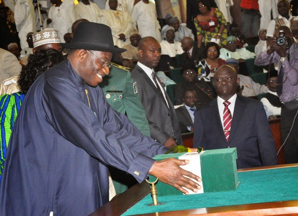 Nigerian President, Goodluck Jonathan Signs N4.964 Trillion 2014 Budget