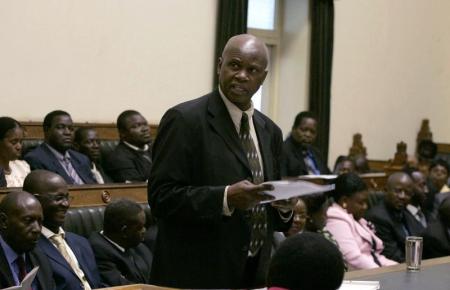 Zimbabwe Drops Week-Old Plan For Job and Bonus Cuts