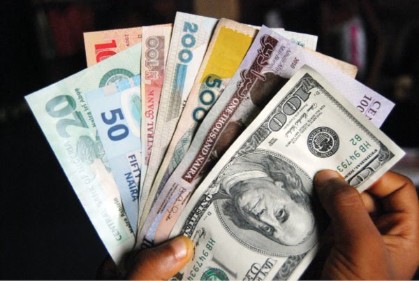 Risk of Nigeria Devaluing Naira Rising, But It Won’t Float Freely