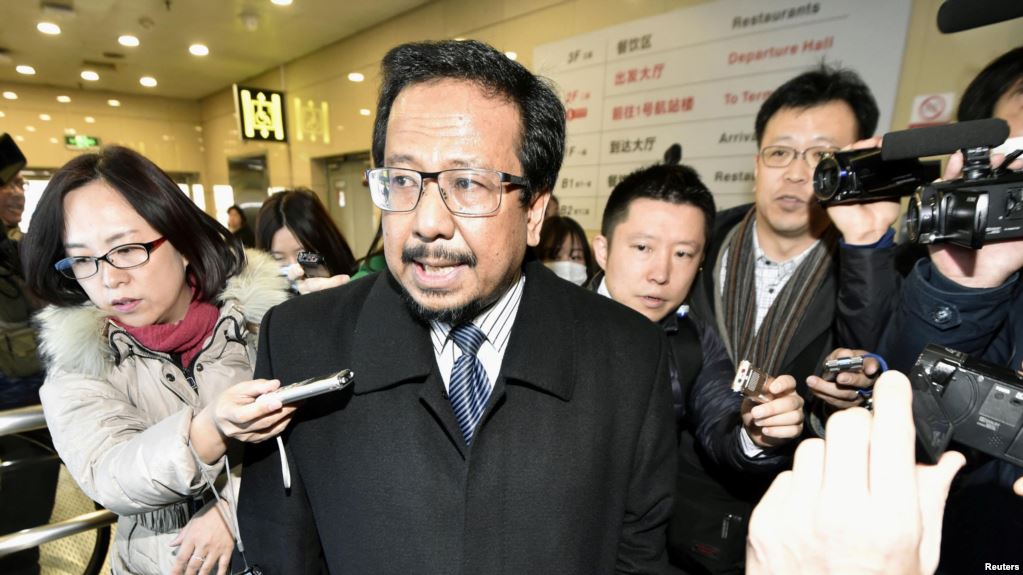 Two Malaysians leave North Korea, leaving nine stranded