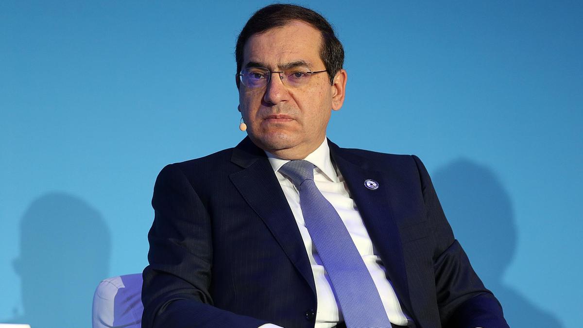 Egypt signs 2 deals to explore for petroleum, gas at $1 bln investments