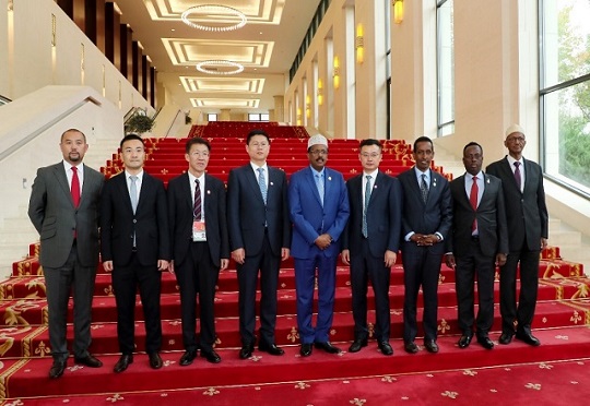 Somali President tours Huawei’s Executive Briefing Center in Beijing
