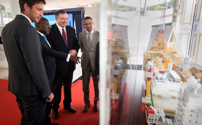 Angola, Total launch $16 billion Atlantic offshore oil platform