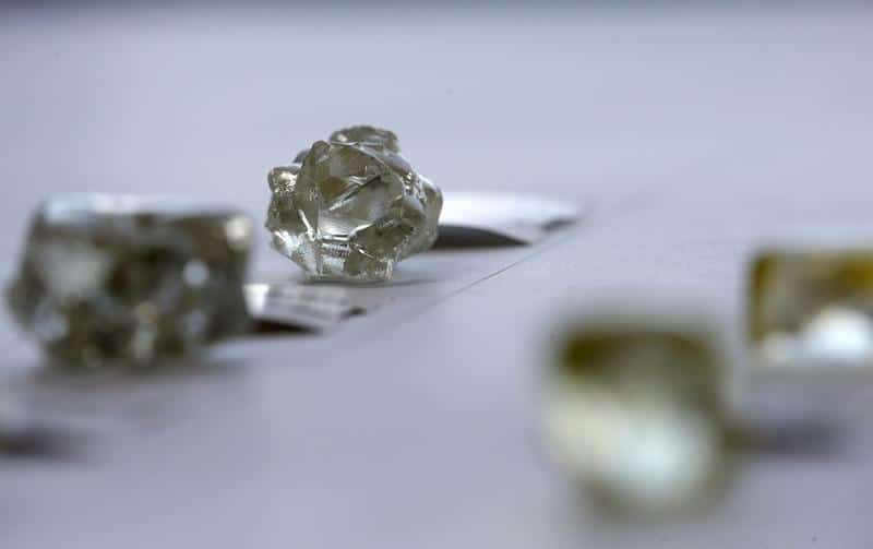 De Beers Signs 35-Year Diamond Mining and Exploration Contract with Angola