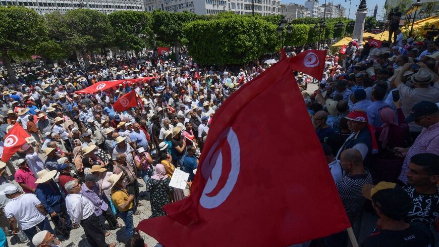 Tunisian demonstrators  decry constitutional reform plans, judicial purge