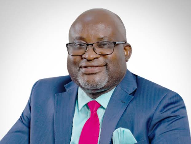 Dr. Manuel Receives a Special African Leadership Commendation Award in London